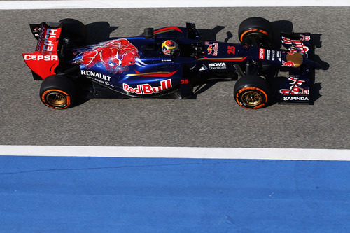 El Toro Rosso STR9 rueda en Baréin