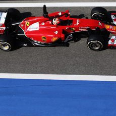 El Ferrari F14-T rueda en Baréin