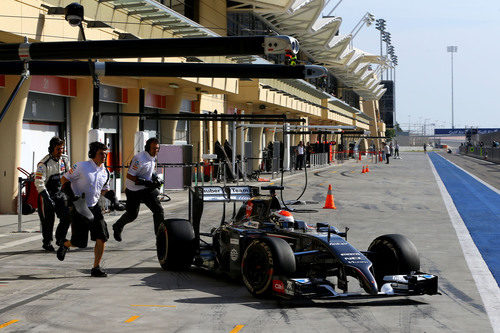 Muchos problemas para Adrian Sutil