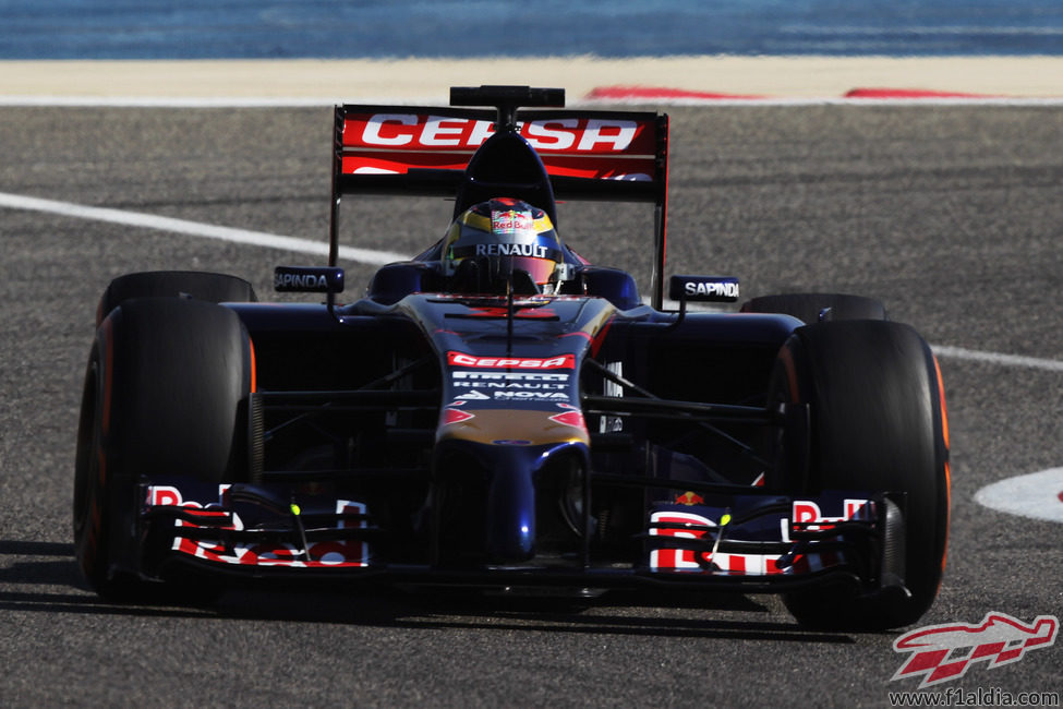 Jean-Eric Vergne pilota el STR9