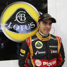 Pastor Maldonado preparado en el box