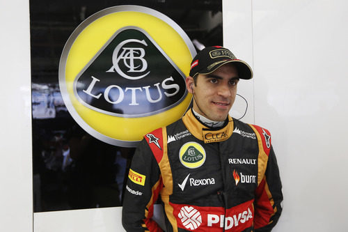 Pastor Maldonado preparado en el box