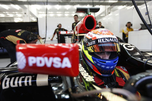 Maldonado en el box antes de salir a pista