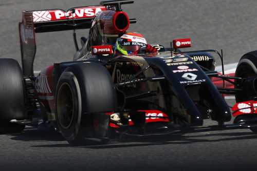 Pastor Maldonado rodando en Baréin