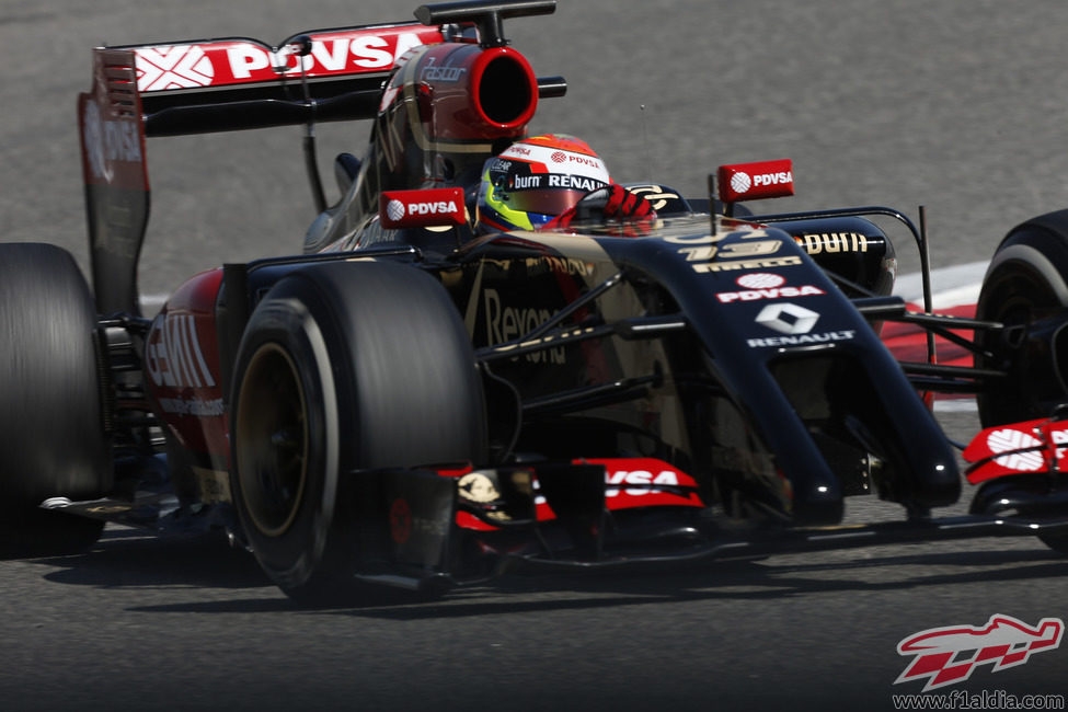 Pastor Maldonado rodando en Baréin