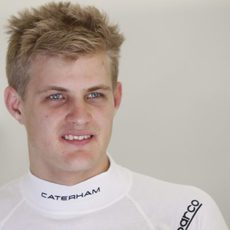 Marcus Ericsson sonríe antes de regresar a pista