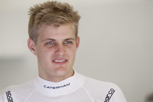 Marcus Ericsson sonríe antes de regresar a pista