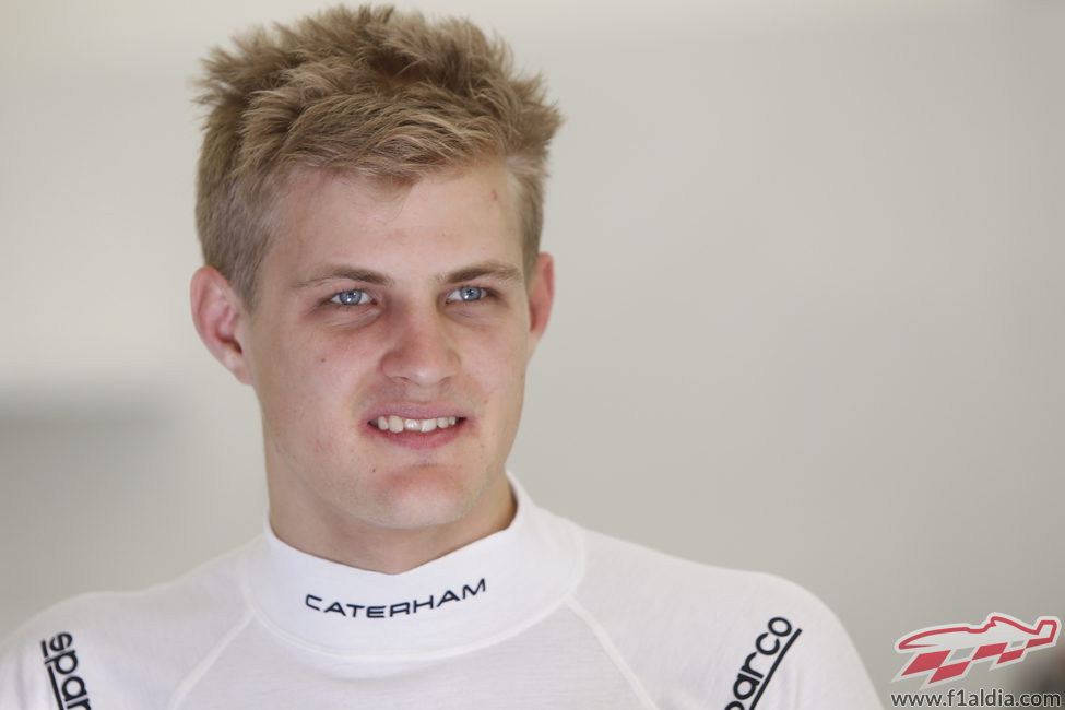 Marcus Ericsson sonríe antes de regresar a pista