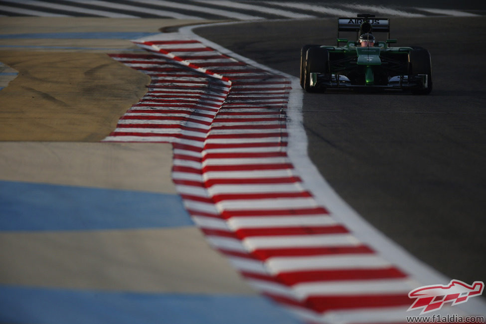 Atardece en Baréin con Kobayashi en pista