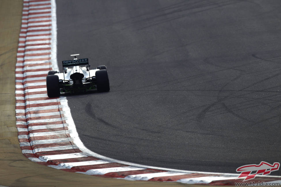 Mercedes progresa adecuadamente en los test de Baréin