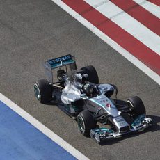 Nico Rosberg en la calle de boxes del circuito de Sakhir