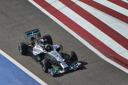 Nico Rosberg en la calle de boxes del circuito de Sakhir