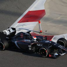 Adrian Sutil afronta el vértice de una nueva curva