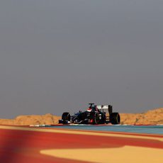 Adrian Sutil pilota el C33 en el trazado de Baréin