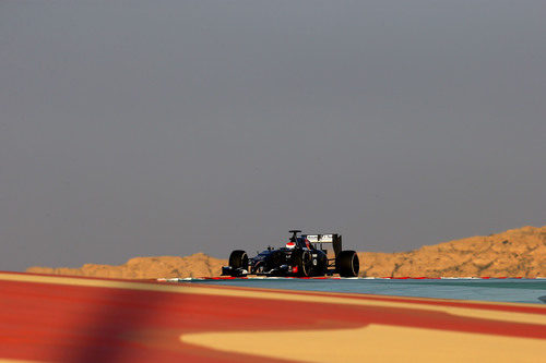 Adrian Sutil pilota el C33 en el trazado de Baréin