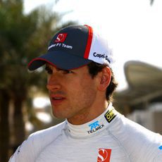 Adrian Sutil mira fijamente al horizonte