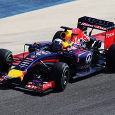 Daniel Ricciardo maneja el RB9