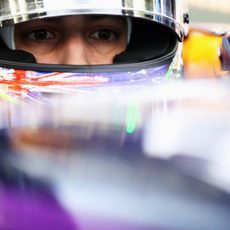 Daniel Ricciardo se queda concentrado en su monoplaza