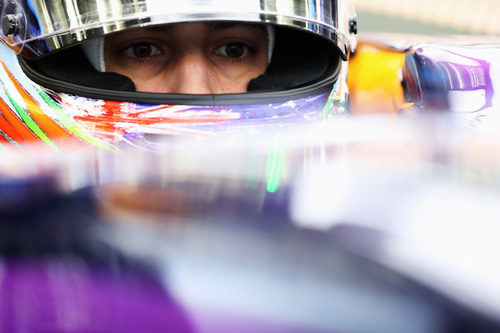 Daniel Ricciardo se queda concentrado en su monoplaza