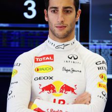 Daniel Ricciardo de brazos cruzados