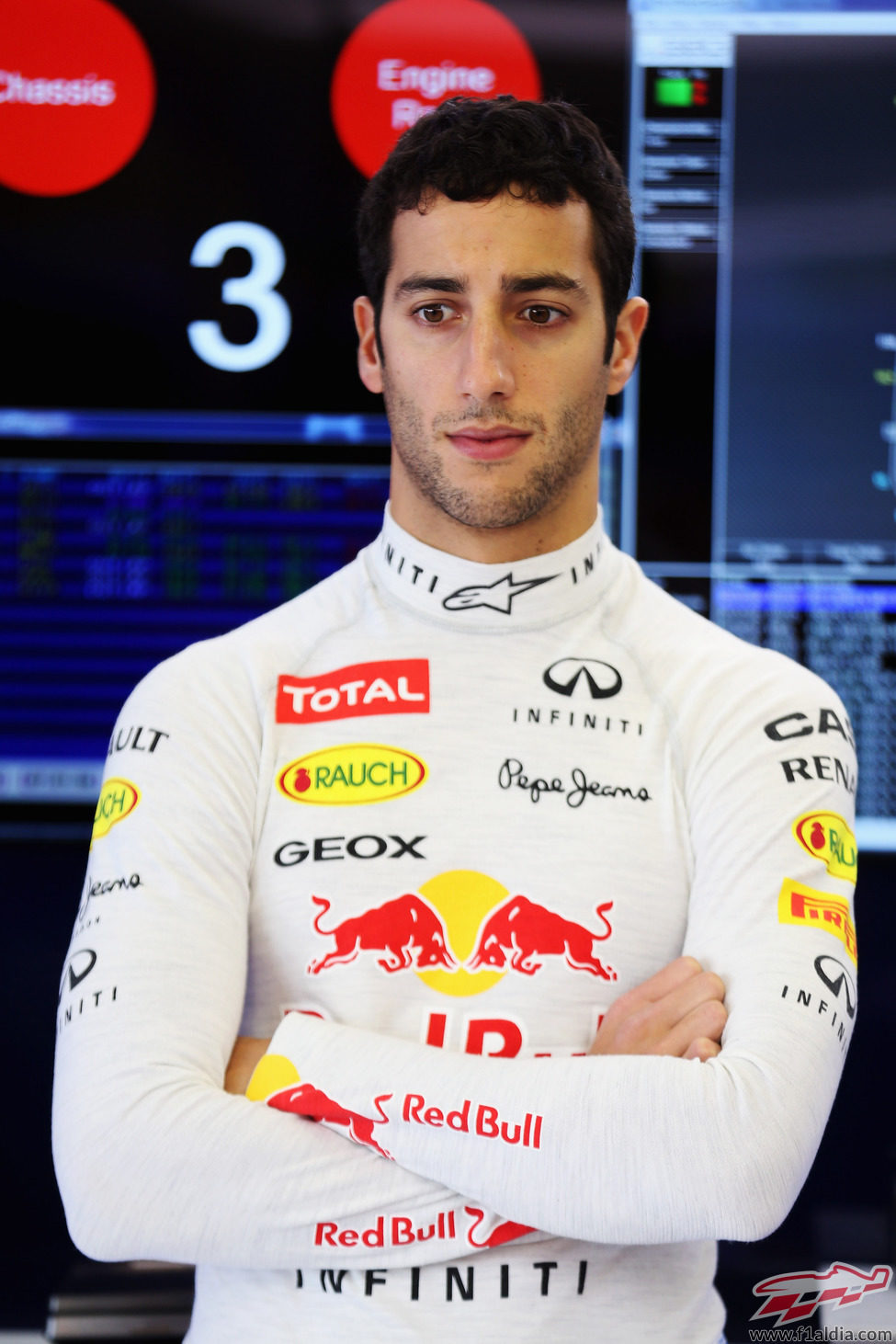 Daniel Ricciardo de brazos cruzados