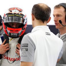 Kevin Magnussen sigue con el casco puesto