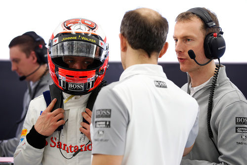 Kevin Magnussen sigue con el casco puesto