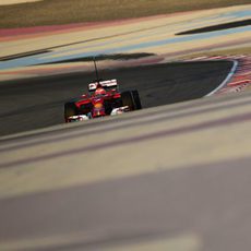 Kimi Räikkönen pilota el Ferrari F14T en Baréin