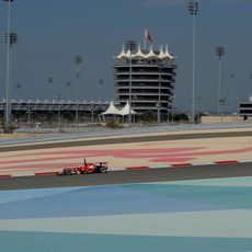 El Ferrari de Kimi Räikkönen durante el cuarto día de test en Baréin