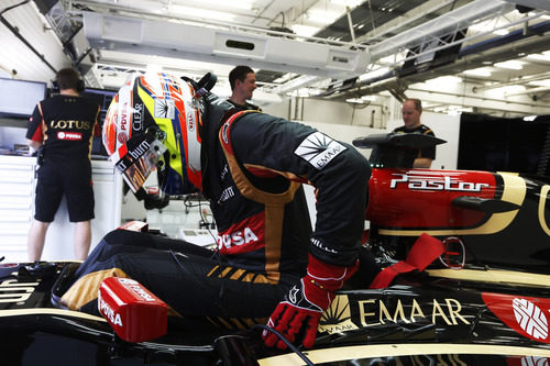 Pastor Maldonado se baja del E22