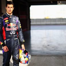 Daniel Ricciardo posa en Sakhir