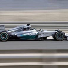 Mercedes continúa con los entrenamientos en Sakhir