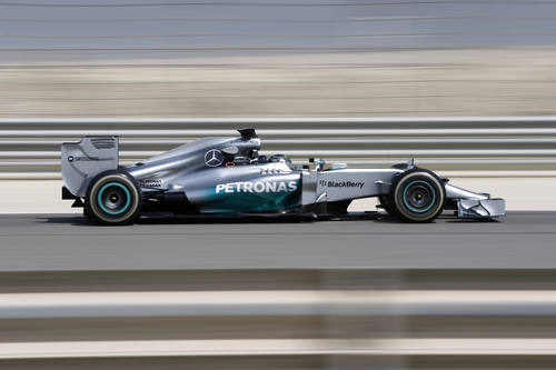 Mercedes continúa con los entrenamientos en Sakhir