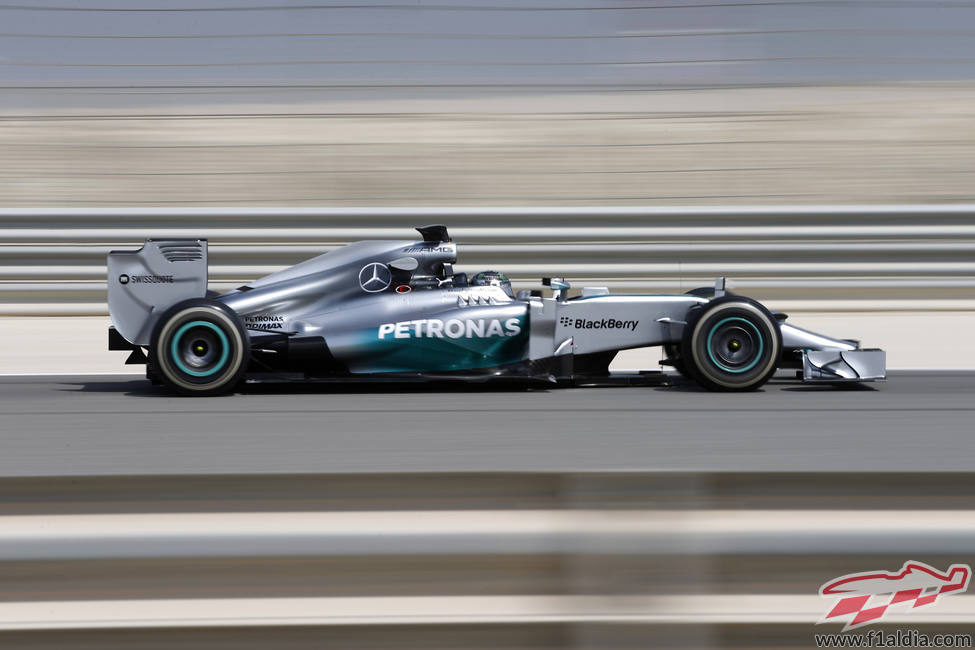 Mercedes continúa con los entrenamientos en Sakhir