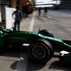 Kamui Kobayashi abandona boxes en Sakhir