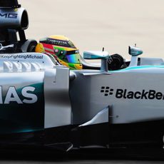 Lewis Hamilton acaba la jornada por problemas en la caja de cambios