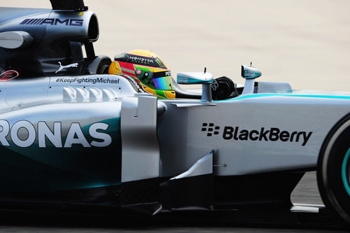 Lewis Hamilton acaba la jornada por problemas en la caja de cambios