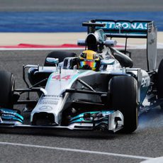 Ligera pasada de frenada de Lewis Hamilton