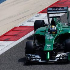 Marcus Ericsson llega a una curva en Sakhir