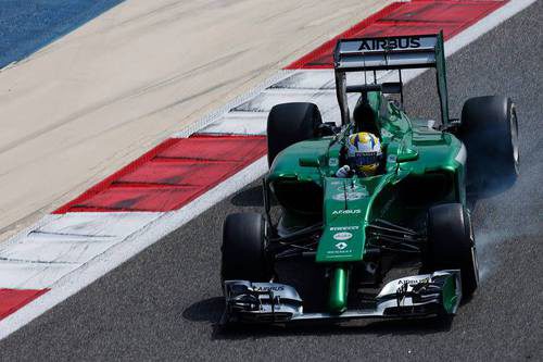 Marcus Ericsson llega a una curva en Sakhir