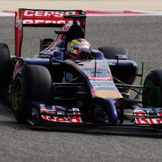 Jean Eric Vergne rueda con su STR9 manchando de parafina