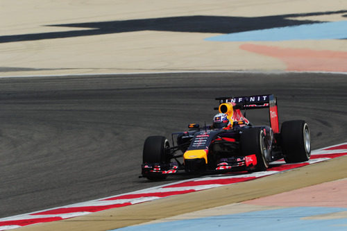 Daniel Ricciardo avanza con los medios