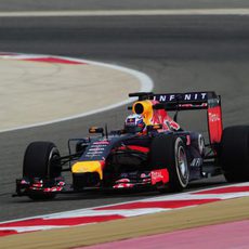 Daniel Ricciardo coge las curvas a toda velocidad