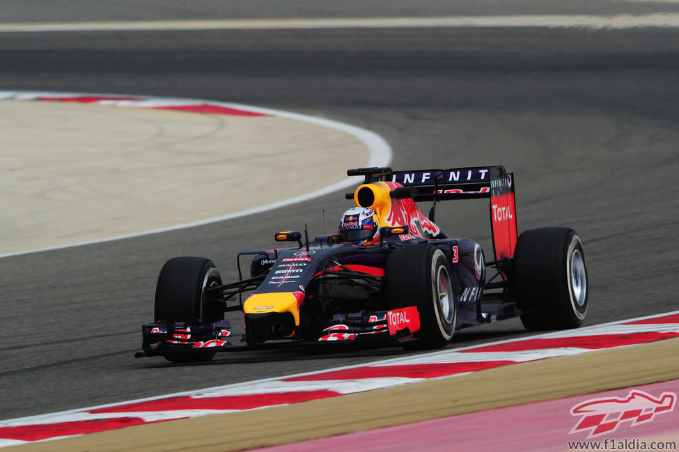 Daniel Ricciardo coge las curvas a toda velocidad