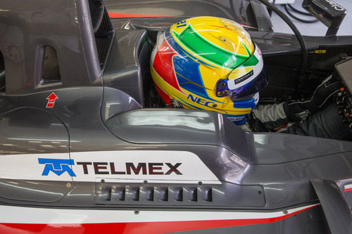 Esteban Gutiérrez espera en boxes