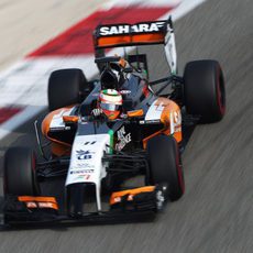 Sergio Pérez pilota el Force India VJM07 en Sakhir