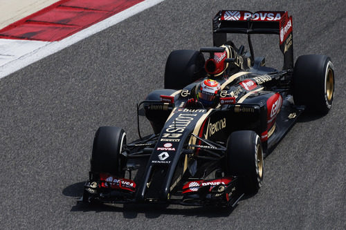 El Lotus número 13 de Pastor Maldonado en acción