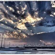 Felipe Massa rueda bajo un espectacular cielo en Sakhir