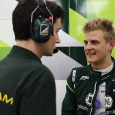 Marcus Ericsson está entusiasmado dentro de Caterham