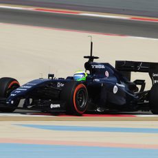 Felipe Massa avanza en Sakhir con el compuesto duro